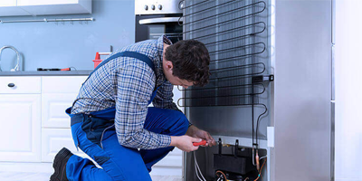 Refrigerator repair service
